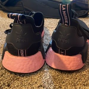 Adidas tennis shoes (W 8)